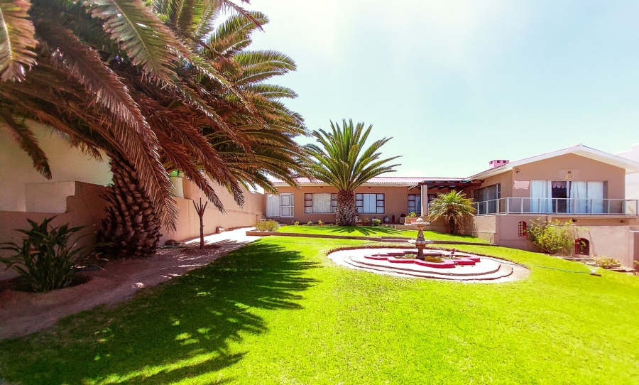 4 Bedroom Property for Sale in Port Nolloth Northern Cape